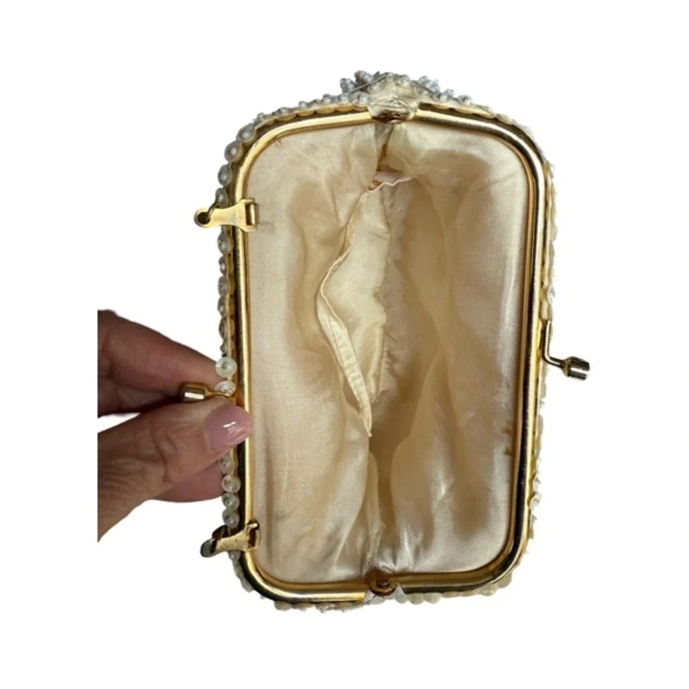 Vintage Elegant Cream Beaded and Sequined Evening Bag made in Hong Kong - Picture 4 of 8
